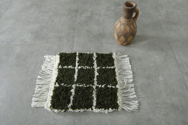 Small deep green & white checkered Moroccan rug - 1.1 FT X 1.1 FT