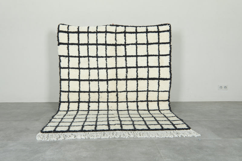 White & black checkered Moroccan rug - 4.8 ft x 6.2 ft - Beni ourain wool rug