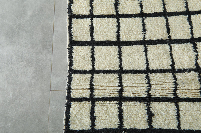 White & black checkered Moroccan rug - 4.8 ft x 6.2 ft - Beni ourain wool rug