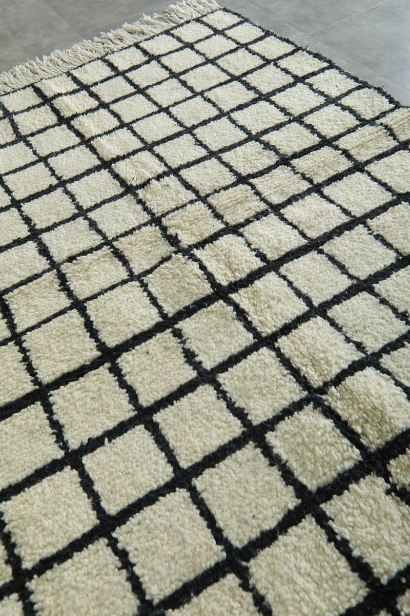 White & black checkered Moroccan rug - 4.8 ft x 6.2 ft - Beni ourain wool rug