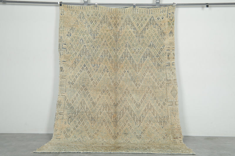 Moroccan Wool rug with beige base and soft geometric accents - 5.7 ft x 8.2 ft