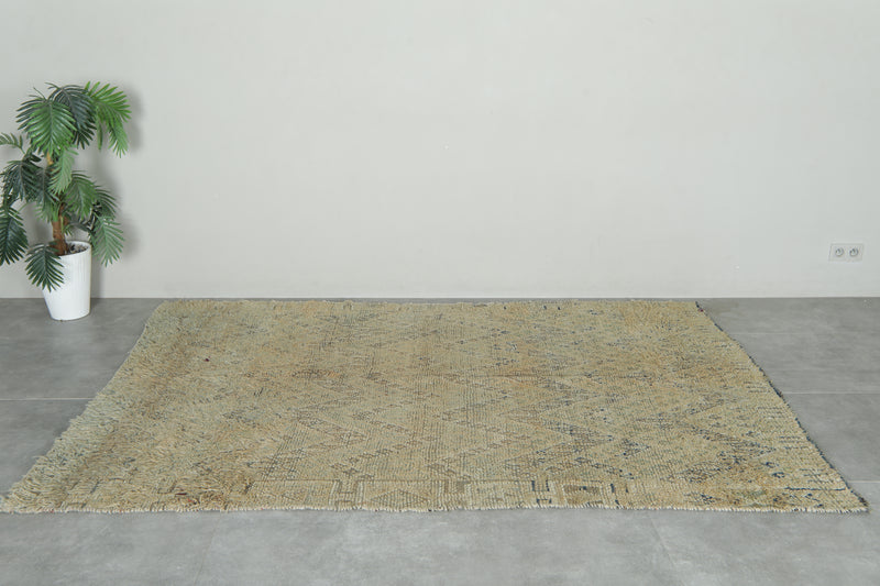 Moroccan Wool rug with beige base and soft geometric accents - 5.7 ft x 8.2 ft