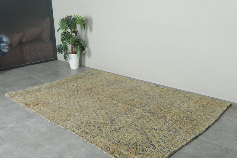 Moroccan Wool rug with beige base and soft geometric accents - 5.7 ft x 8.2 ft