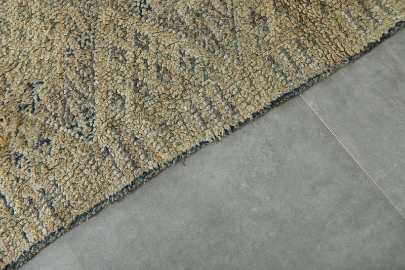 Moroccan Wool rug with beige base and soft geometric accents - 5.7 ft x 8.2 ft