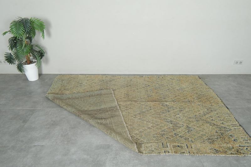 Moroccan Wool rug with beige base and soft geometric accents - 5.7 ft x 8.2 ft