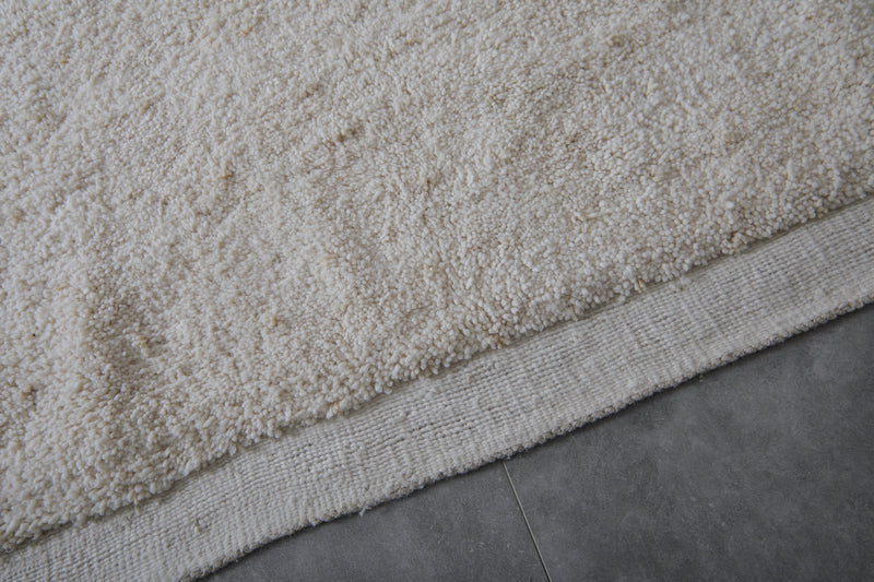 White Moroccan wool rug with subtle beige speckle – Custom size