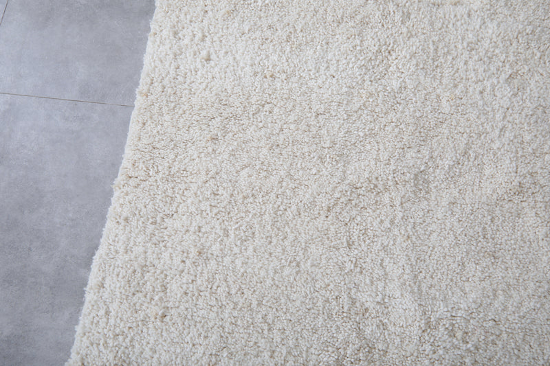 White Moroccan wool rug with subtle beige speckle – Custom size