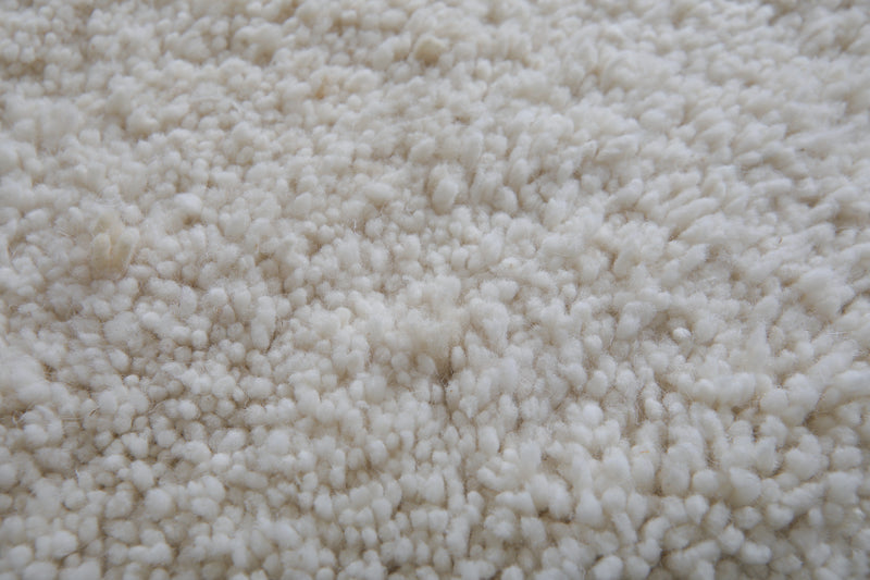White Moroccan wool rug with subtle beige speckle – Custom size