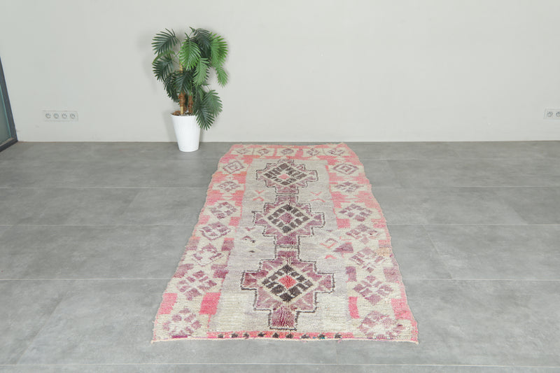 Runner Moroccan rug with geometric design - 3.2 ft x 8.6 ft