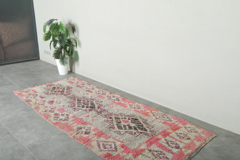 Runner Moroccan rug with geometric design - 3.2 ft x 8.6 ft