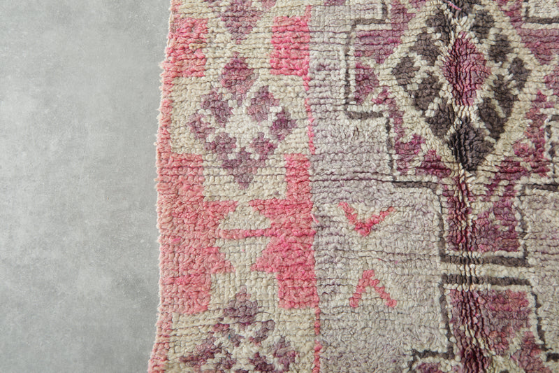 Runner Moroccan rug with geometric design - 3.2 ft x 8.6 ft