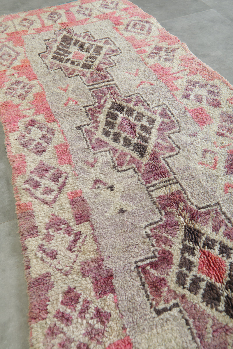Runner Moroccan rug with geometric design - 3.2 ft x 8.6 ft