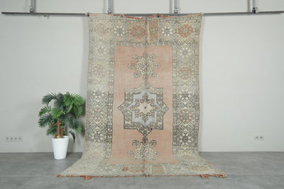 Vintage Moroccan rug 6.2 x 10.1 feet - 