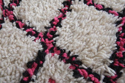 Trellis Moroccan rug 2 X 5.1 Feet