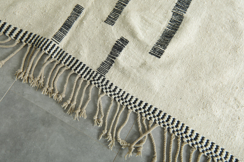 Minimalist Moroccan flatwoven rug - White with black linear motif - 7.2 ft x 10.3 ft - Flat woven rugs