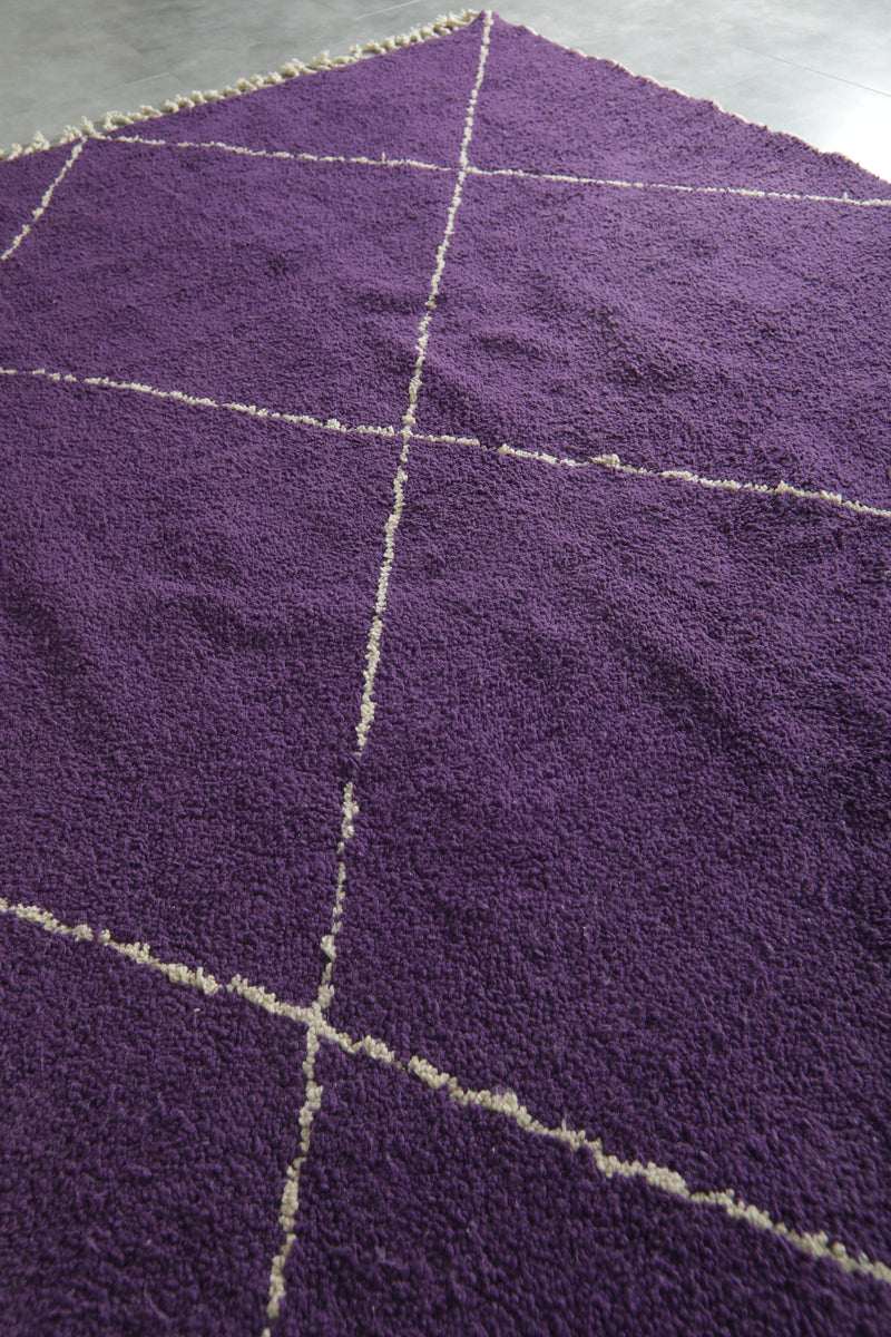 Handwoven Moroccan beni ourain rug - Deep purple wool with white diamond lattice - 8.1 ft x 10.2 ft