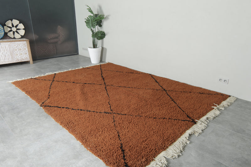 Handwoven Moroccan beni ourain rug – Rich brown wool with black diamond pattern - 7.8 ft x 10.3 ft