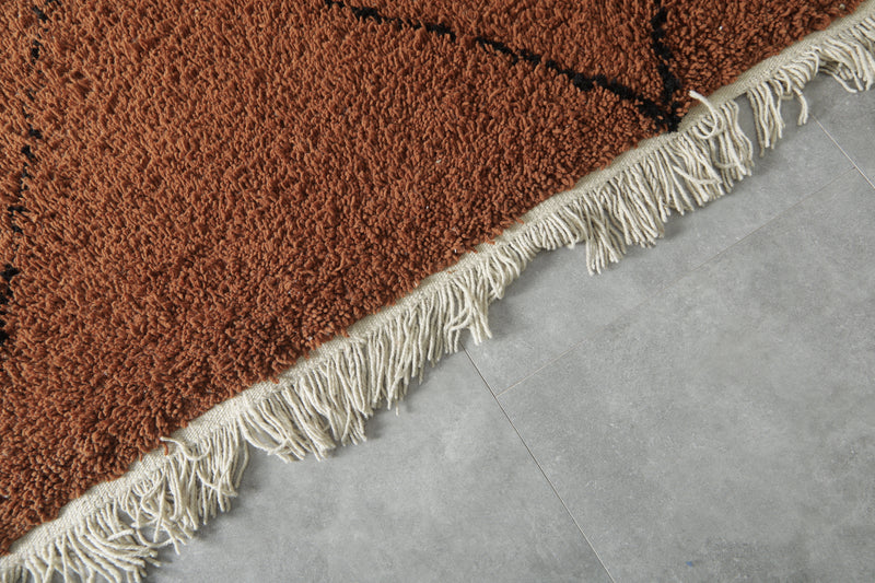 Handwoven Moroccan beni ourain rug – Rich brown wool with black diamond pattern - 7.8 ft x 10.3 ft