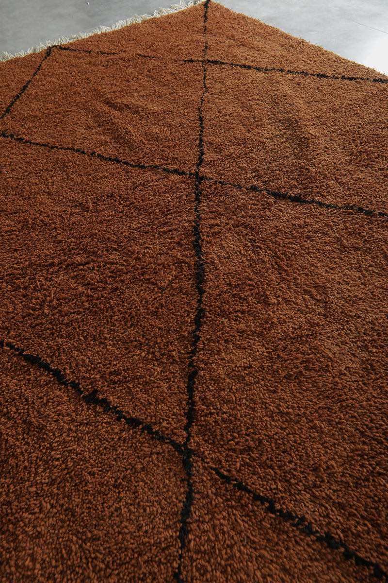 Handwoven Moroccan beni ourain rug – Rich brown wool with black diamond pattern - 7.8 ft x 10.3 ft