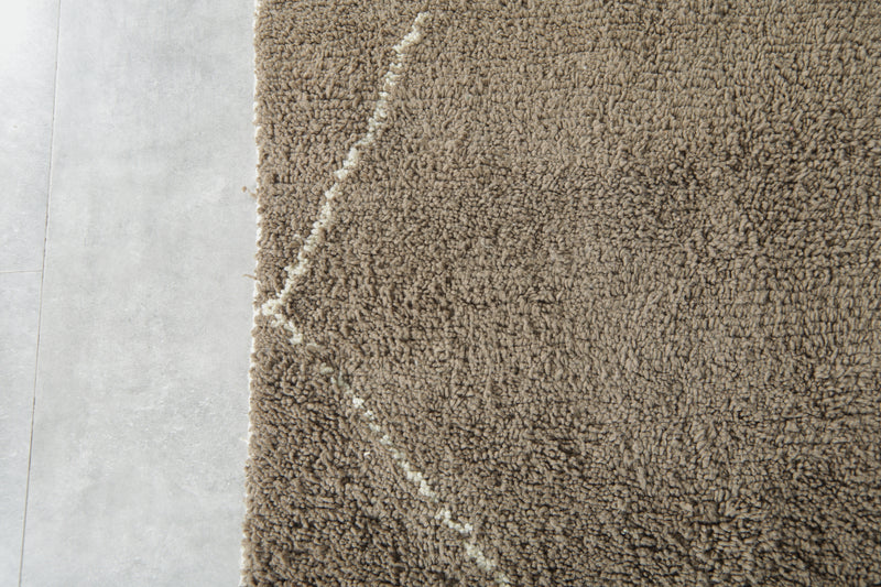 Moroccan beni ourain rug - Textured brown wool with white diamond lattice - 8.2 ft x 10.2 ft