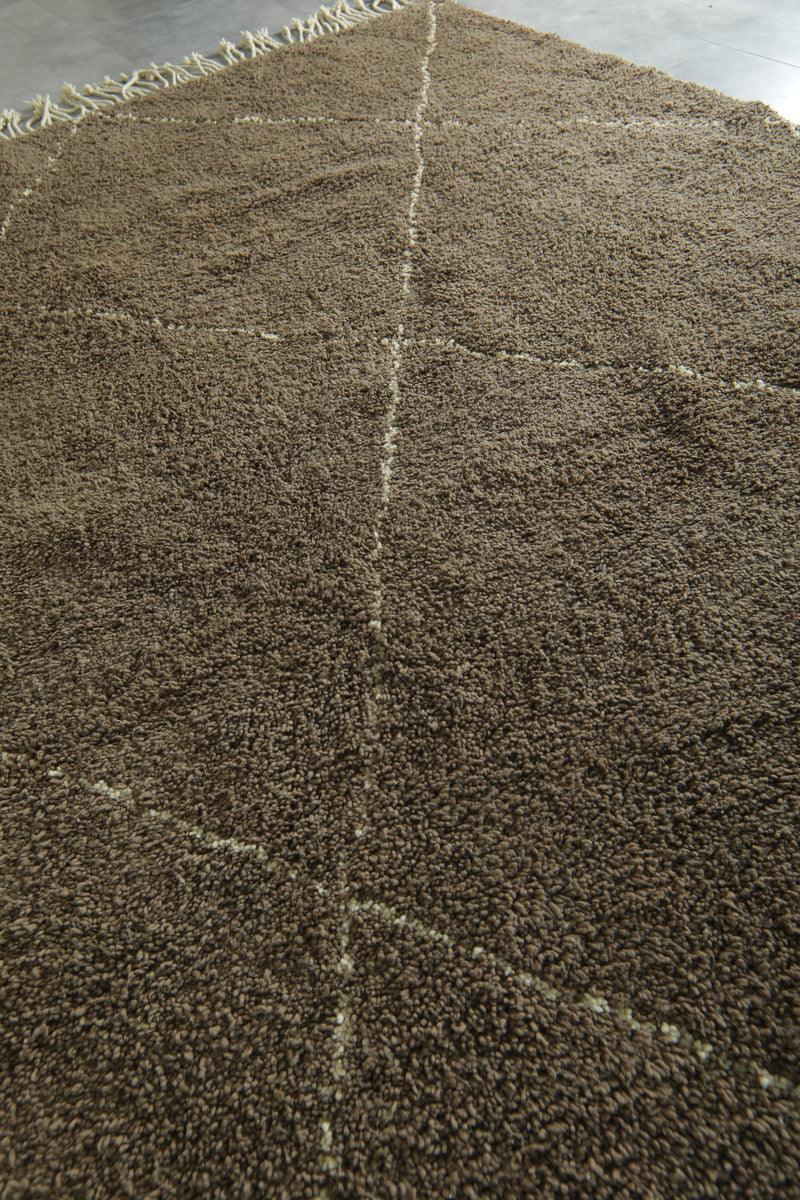 Moroccan beni ourain rug - Textured brown wool with white diamond lattice - 8.2 ft x 10.2 ft