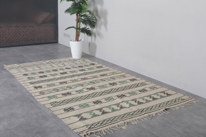 Handmade Moroccan Rug 4.6x7.8 FT - Geometric Tribal Design - 