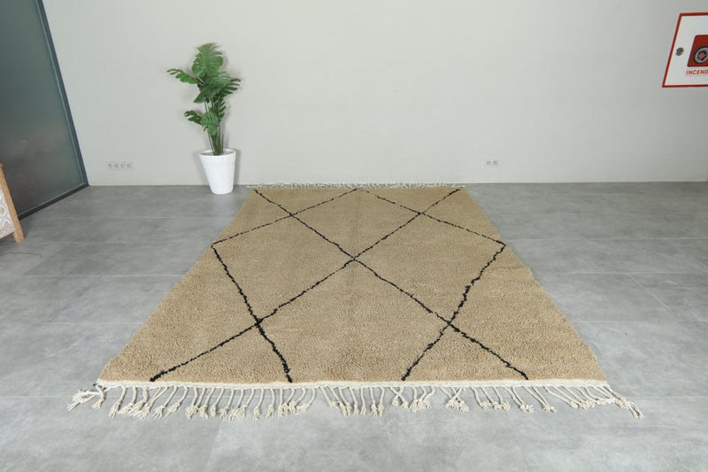 Moroccan beni ourain rug - Beige wool with black diamond pattern - 7.5 ft x 10.4 ft