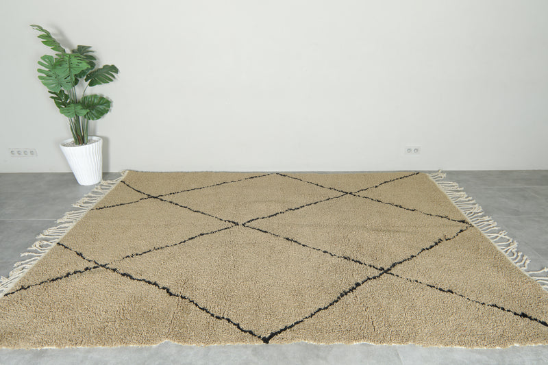 Moroccan beni ourain rug - Beige wool with black diamond pattern - 7.5 ft x 10.4 ft
