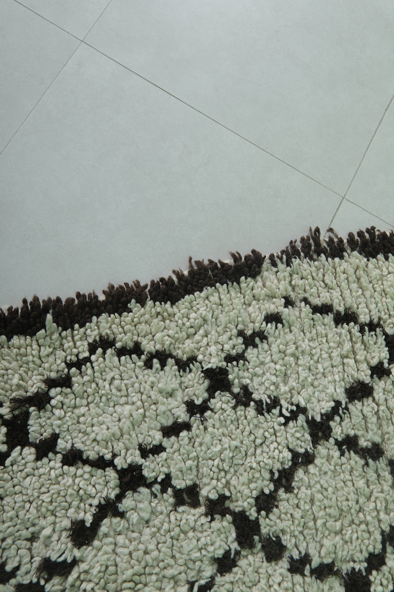 Handwoven Moroccan Rug - 2.9 X 6.2 Feet | Berber Wool Carpet - Boucherouite Rugs