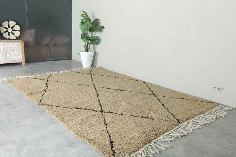 Moroccan beni ourain rug - Beige wool with black diamond pattern - 7.5 ft x 10.4 ft