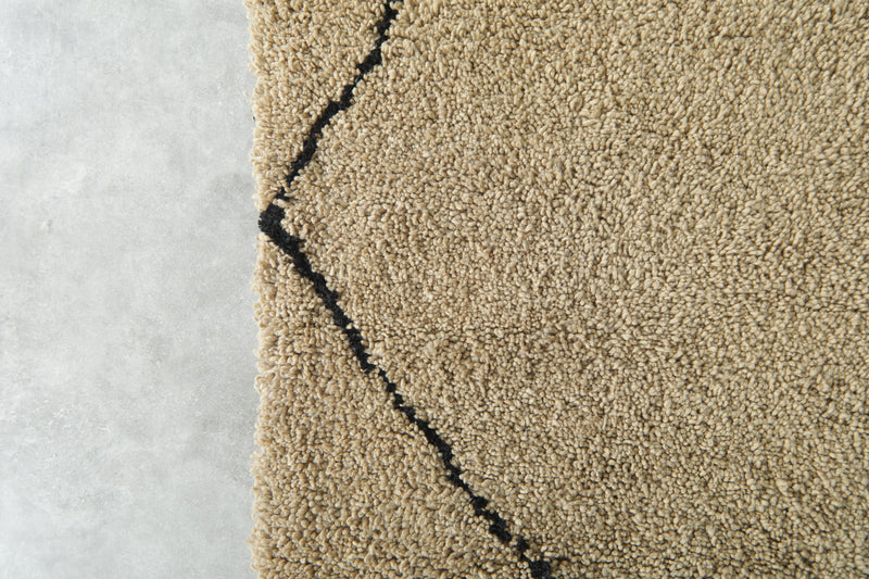 Moroccan beni ourain rug - Beige wool with black diamond pattern - 7.5 ft x 10.4 ft