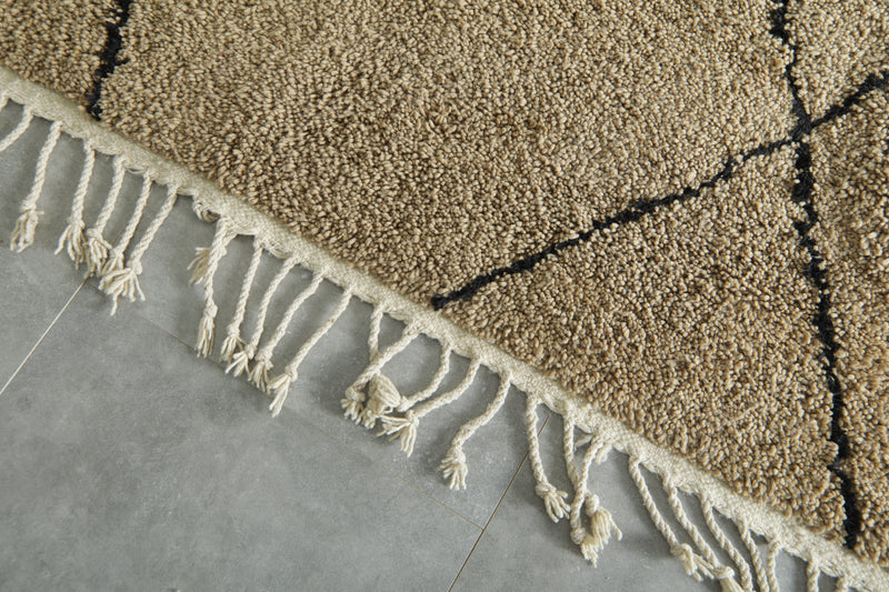 Moroccan beni ourain rug - Beige wool with black diamond pattern - 7.5 ft x 10.4 ft