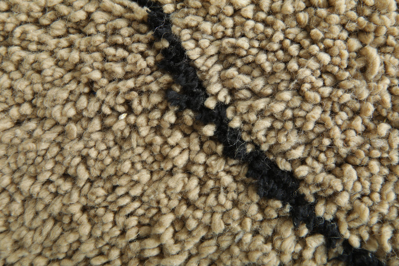 Moroccan beni ourain rug - Beige wool with black diamond pattern - 7.5 ft x 10.4 ft