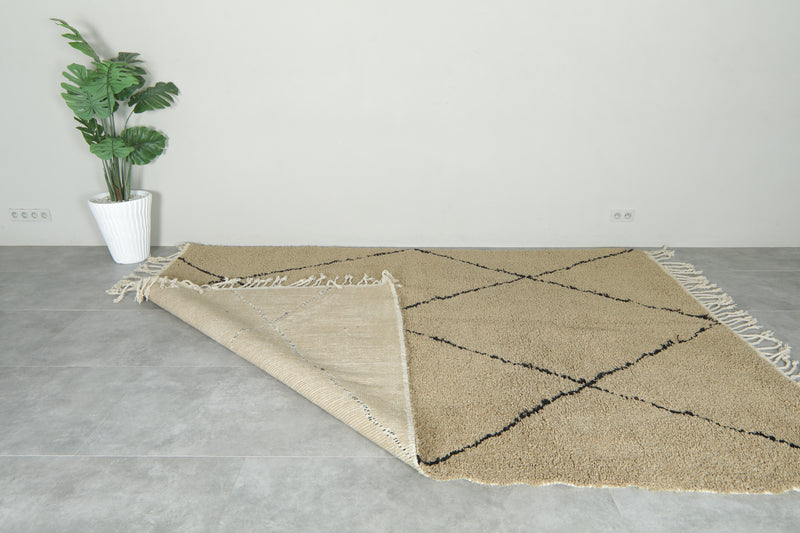 Moroccan beni ourain rug - Beige wool with black diamond pattern - 7.5 ft x 10.4 ft