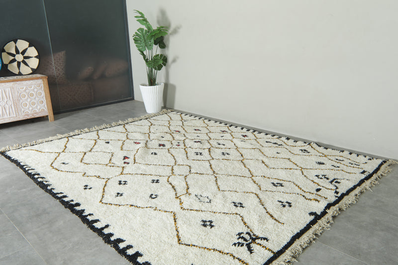 Handwoven Moroccan azilal rug – White wool rug - 7.8 ft x 10.2 ft