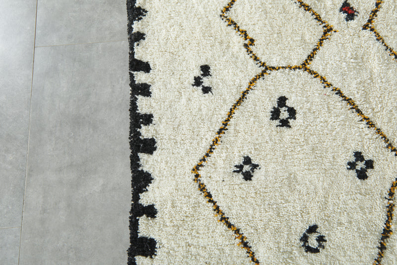 Handwoven Moroccan azilal rug – White wool rug - 7.8 ft x 10.2 ft