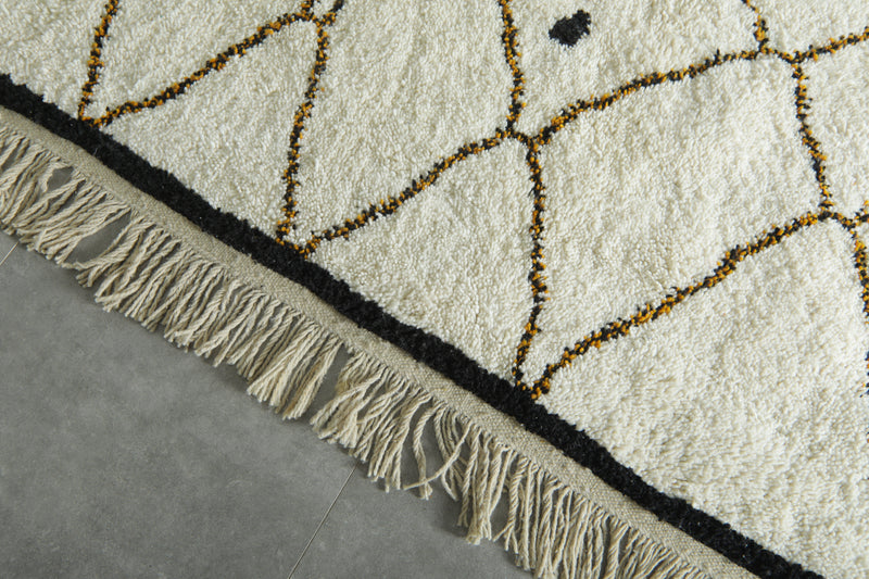 Handwoven Moroccan azilal rug – White wool rug - 7.8 ft x 10.2 ft