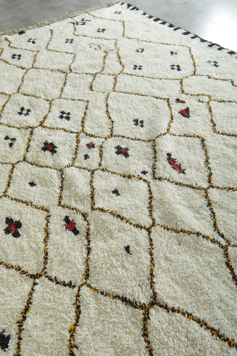 Handwoven Moroccan azilal rug – White wool rug - 7.8 ft x 10.2 ft