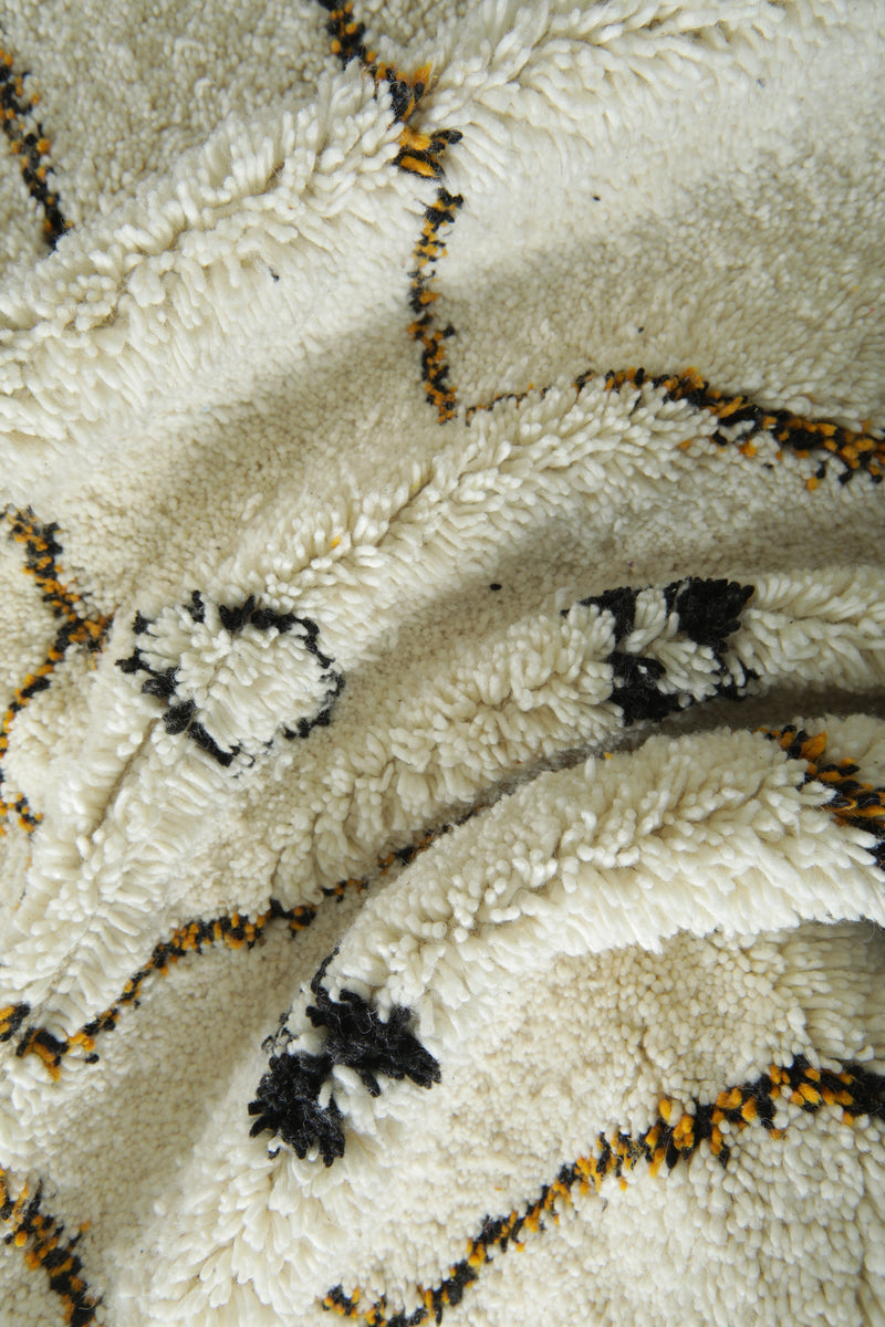 Handwoven Moroccan azilal rug – White wool rug - 7.8 ft x 10.2 ft