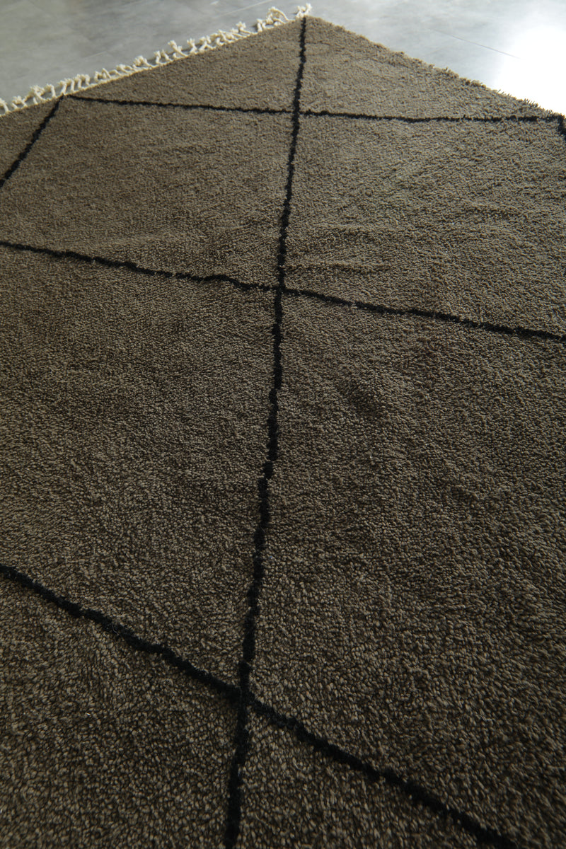 Brown Moroccan beni ourain with black diamond patter - 8.3 ft x 10.4 ft