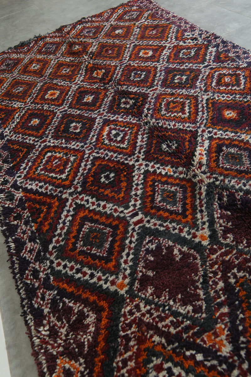 Geomettric Moroccan rug 6 ft x 11 ft - Handmade