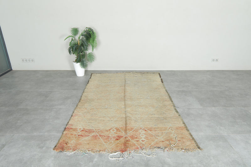 Abstract beige Moroccan vintage rug - 4.7 ft x 7.9 ft