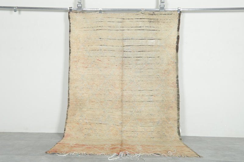 Abstract beige Moroccan vintage rug - 4.7 ft x 7.9 ft