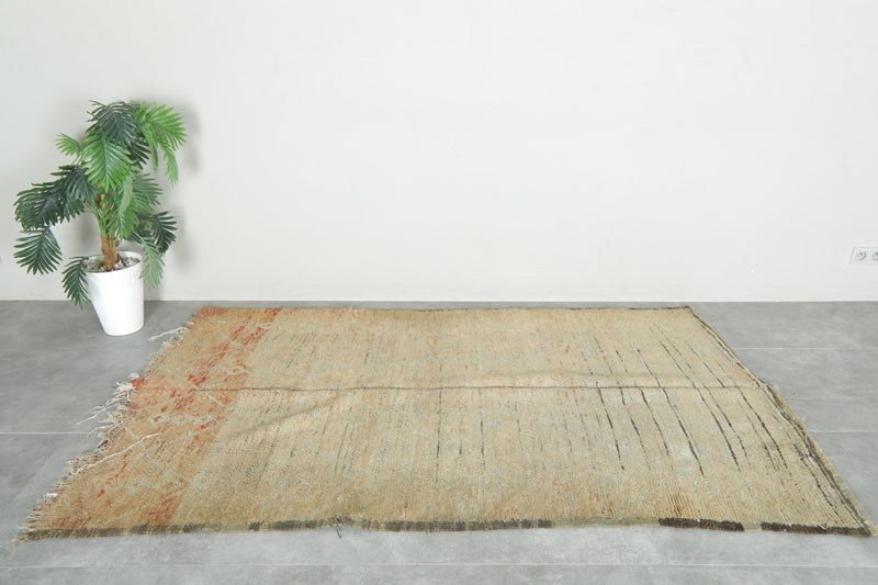 Abstract beige Moroccan vintage rug - 4.7 ft x 7.9 ft