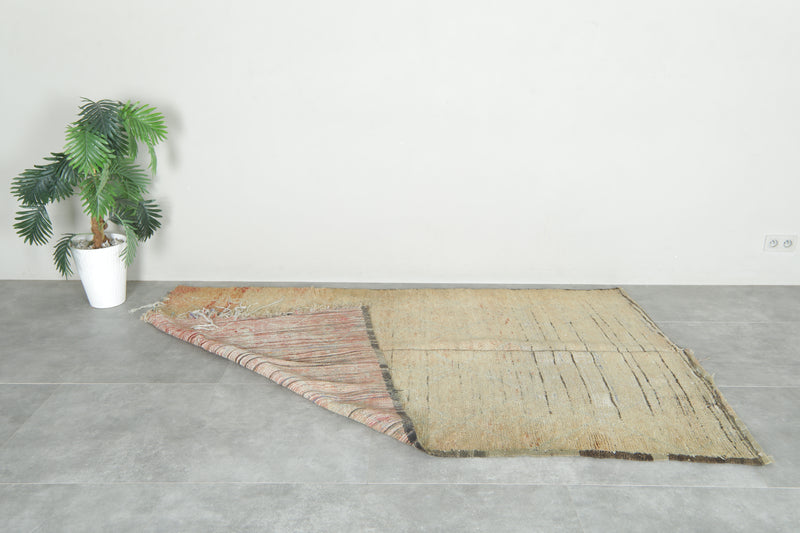 Abstract beige Moroccan vintage rug - 4.7 ft x 7.9 ft