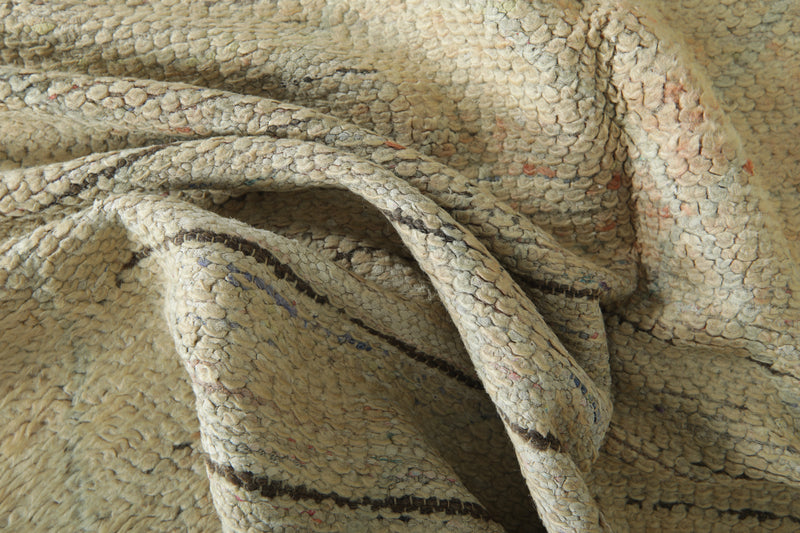 Abstract beige Moroccan vintage rug - 4.7 ft x 7.9 ft