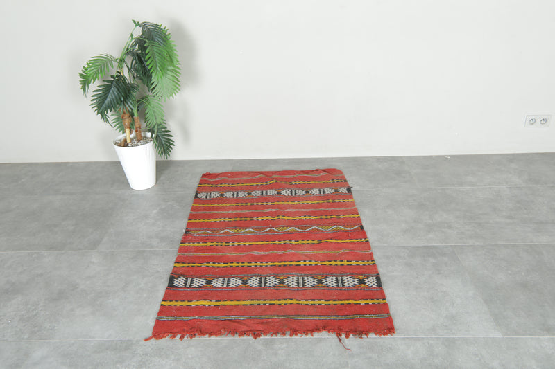Handwoven berber flat woven rug - 3.1 ft x 4.8 ft - Moroccan wool carpet