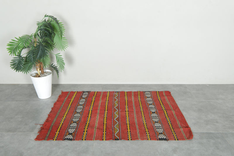 Handwoven berber flat woven rug - 3.1 ft x 4.8 ft - Moroccan wool carpet