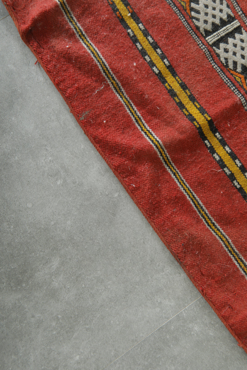 Handwoven berber flat woven rug - 3.1 ft x 4.8 ft - Moroccan wool carpet