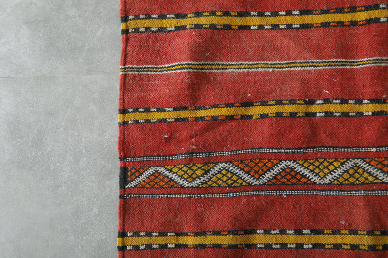 Handwoven berber flat woven rug - 3.1 ft x 4.8 ft - Moroccan wool carpet